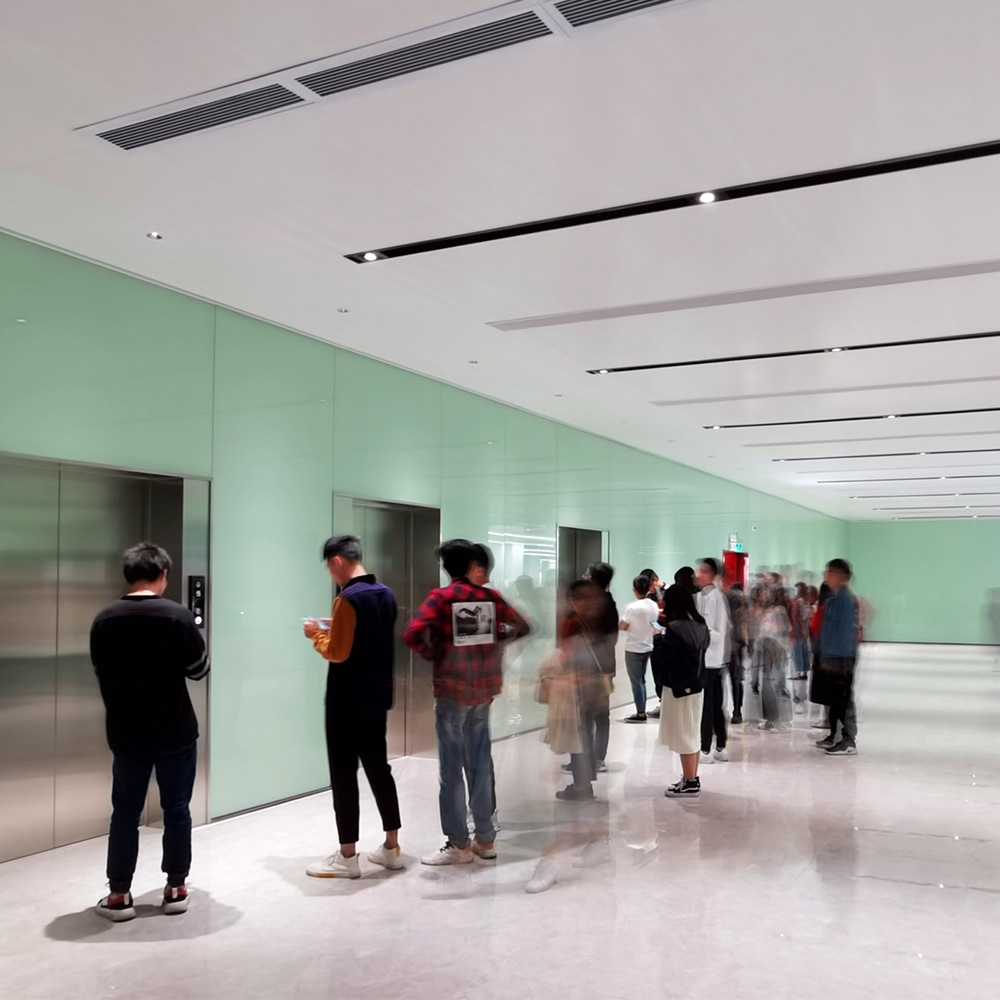 passeio pela fábrica com o ceo linsy